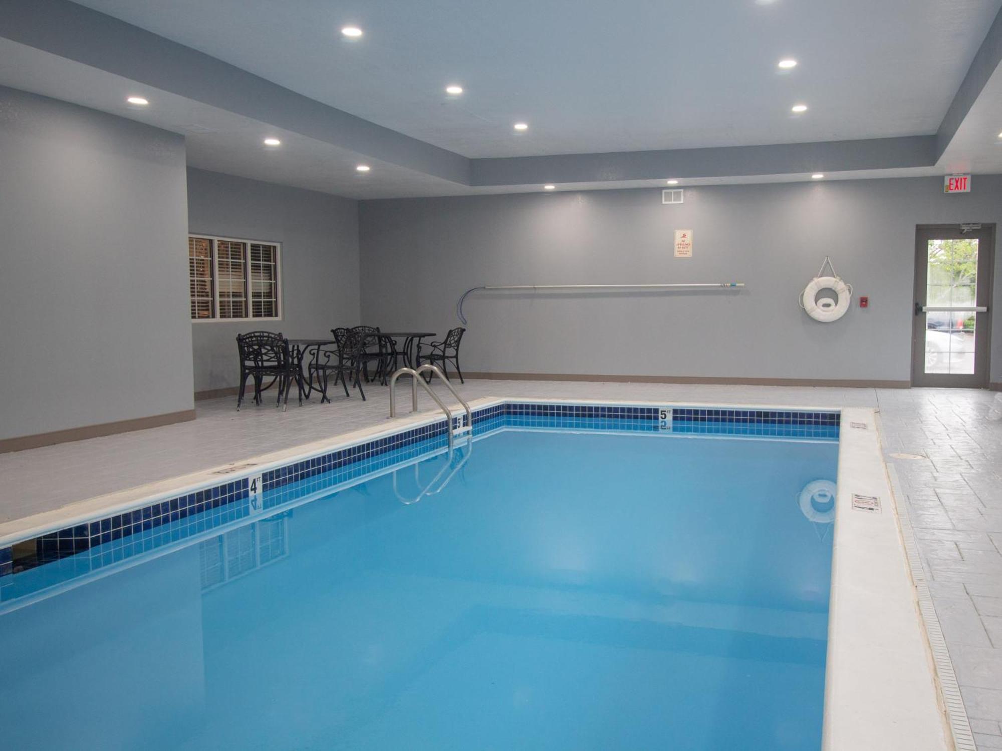 Candlewood Suites Louisville North By Ihg Кларксвілл Екстер'єр фото