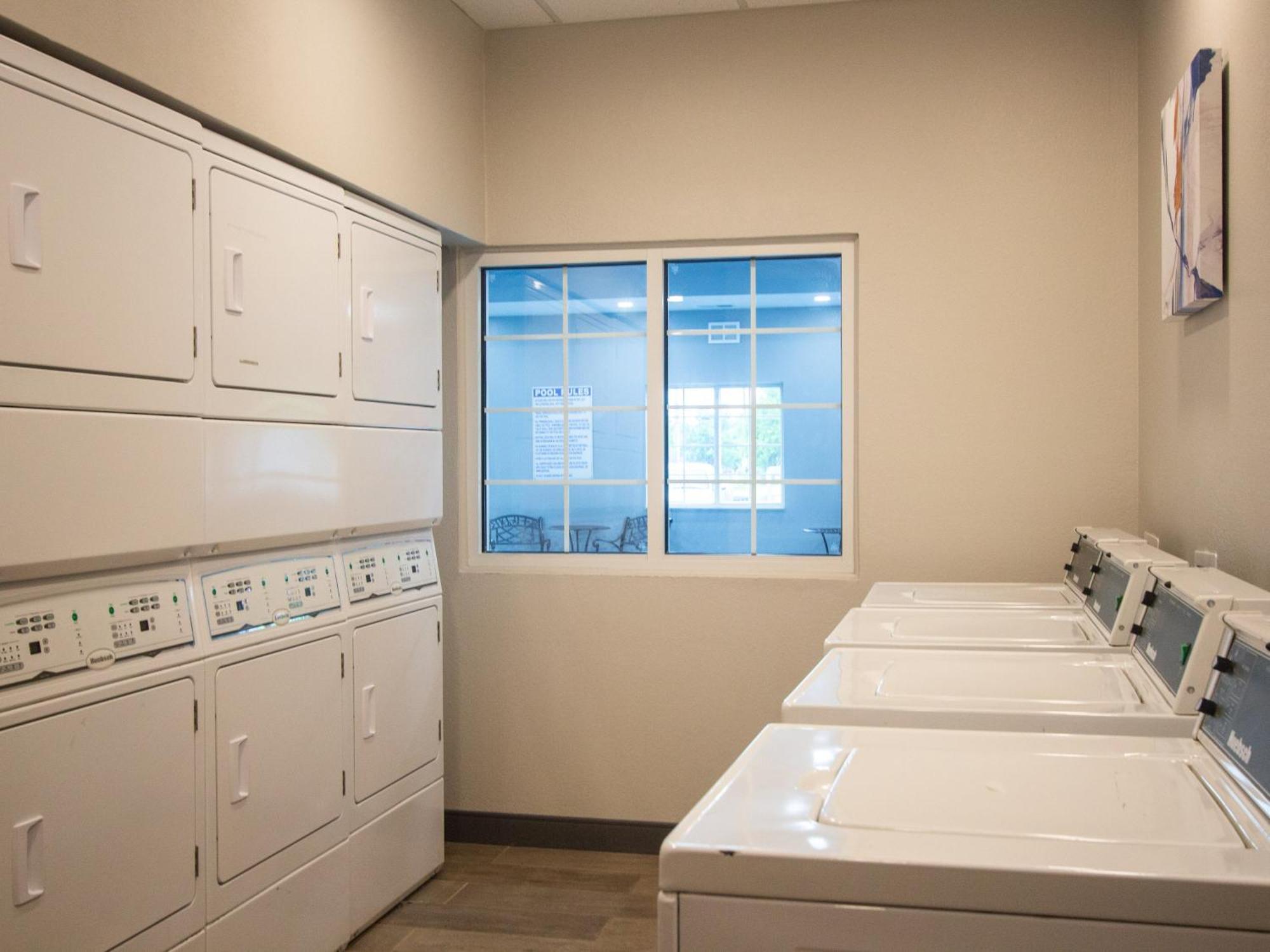 Candlewood Suites Louisville North By Ihg Кларксвілл Екстер'єр фото
